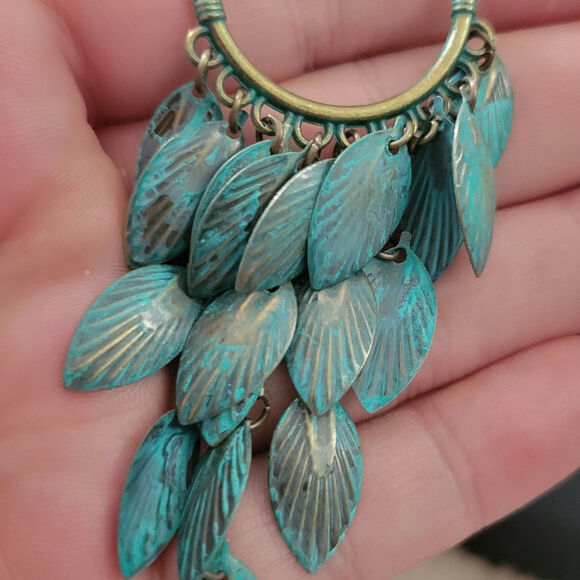 Earthy verdigris patina leaf shaped bronze tone chandelier earrings - Picture 3 of 3